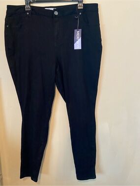 Meri Skye Women's Black Ankle Jeans